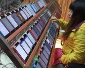 Foto mostra central chinesa de manipulação de rankings na App Store