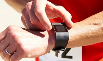 Usuários reclamam de irritações na pele ao usarem o novo Fitbit Surge