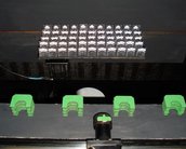 Esse cara fez um Space Invaders físico com um cortador laser [vídeo]