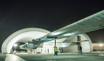 Avião Solar Impulse chega à China após 20h30 de voo