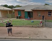 Bizarro: australiana é indiciada por fazer topless no Google Street View