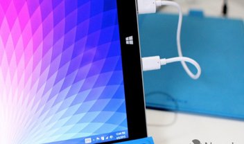 O que acontece se você plugar um Surface 3 nele mesmo? Bateria infinita!