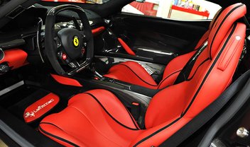 Ferrari lança aplicativo de realidade aumentada que “desmonta” o carro