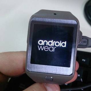 Imagem de Desenvolvedor troca o Tizen pelo Android Wear em um Samsung Gear 2