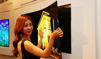 LG exibe tela OLED de 55 polegadas com menos de 1 mm de espessura e 2 kg