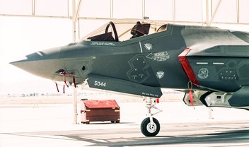 Em filme: fotógrafo faz galeria incrível de caça F-35 em apenas 15 minutos