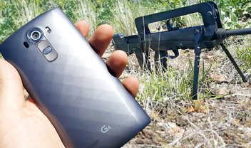 Vídeo: LG G4 é completamente destruído por um rifle francês FAMAS