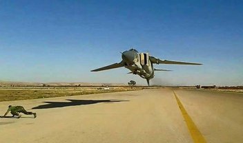 Flagra: caças MiG 23 fazem voos de extrema baixa altitude na Líbia [vídeo]