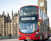 Transporte público de Londres recebe novos ônibus elétricos de dois andares