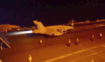 Ver um caça F-18 decolar e aterrissar durante a noite é incrível [vídeo]