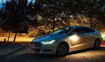 A Ford está desenvolvendo faróis inteligentes para seus carros