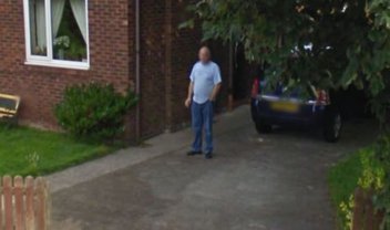 No flagra! Homem que dizia ter parado de fumar é flagrado pelo Street View