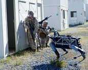 Metal Gear Solid? Fuzileiros Navais testam robô cachorro pela primeira vez