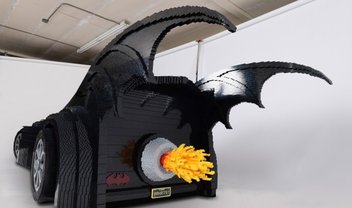 Confira um incrível Batmóvel feito com 500 mil peças de LEGO