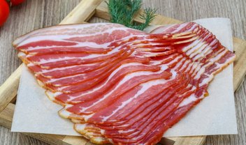 Comer bacon, salame e outras carnes processadas pode causar câncer, diz OMS