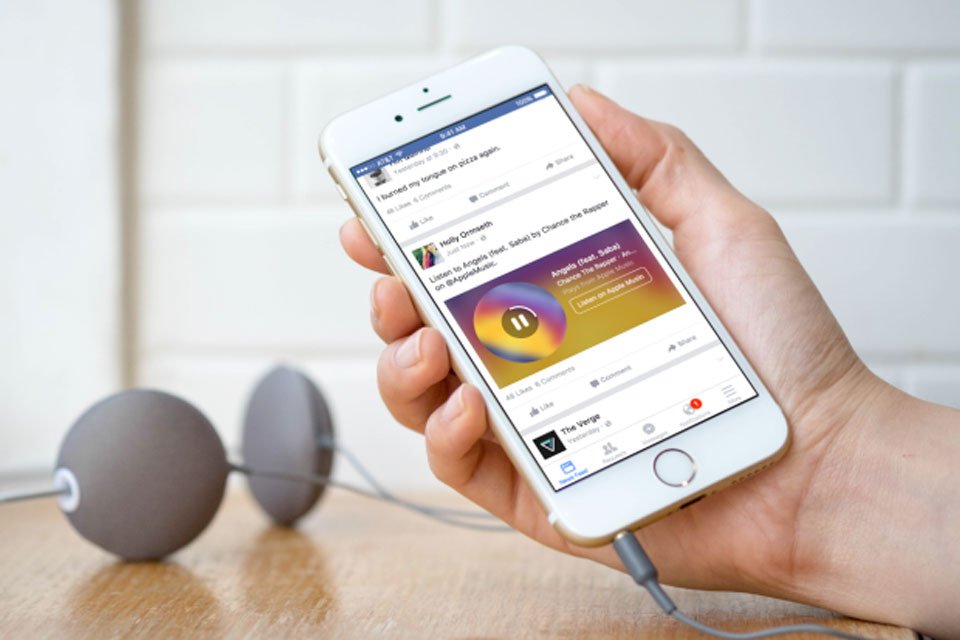 Facebook vai tocar músicas do Spotify e Apple Music diretamente no seu feed