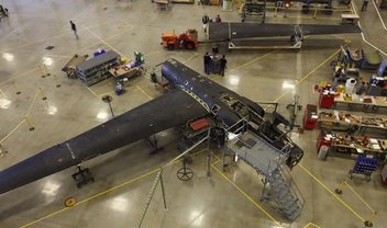 Veja um incrível timelapse de um avião U-2 passando por um check-up