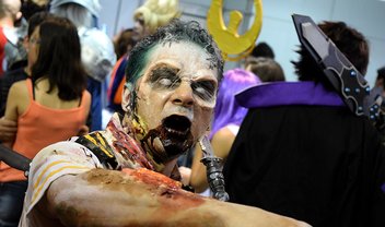 Confira a galeria: terceiro dia da CCXP 2015 tem centenas de novos cosplays