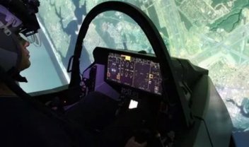 Pilotos americanos treinam virtualmente como manobrar caça de combate F-35