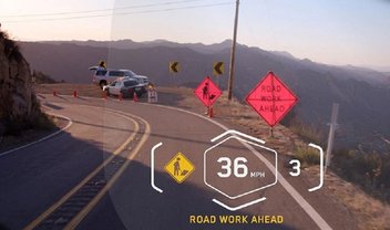 BMW apresenta capacete com HUD de informações na viseira