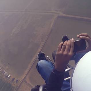 Imagem de O teste definitivo do Moto X Force: uma queda de 305 metros! Veja em vídeo