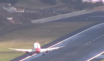 Veja como é pousar um avião no aeroporto mais assustador da Europa [vídeo]