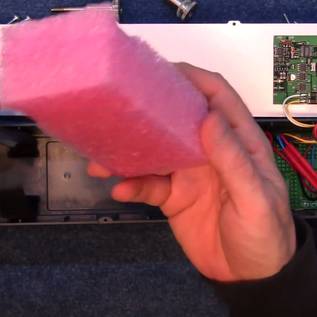 Imagem de Bateria de R$ 2,8 mil é basicamente 'feita de esponja', constata youtuber