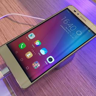 Imagem de Estande da Huawei na MWC 2016 tem smartphones de babar; confira em vídeo