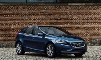 Volvo revela o carro V40 renovado em design e tecnologias