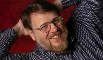 Raymond Tomlinson, o criador do email, falece aos 74 anos