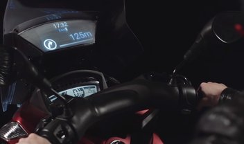 Pilote motos com segurança: conheça o “para-brisa inteligente” da Samsung