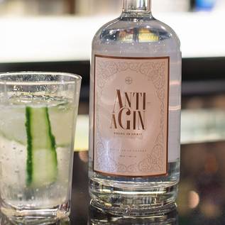 Imagem de Anti-aGin: empresa lança gin que promete deixar você mais jovem