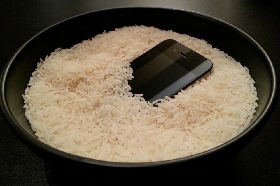 Myth or reality: Can rice really save a mobile phone falling into water?