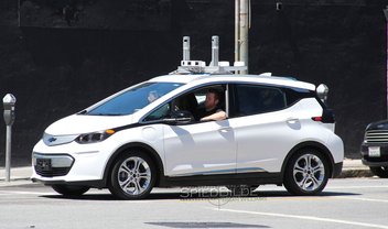 Chevrolet é flagrada testando uma versão autônoma de seu carro elétrico