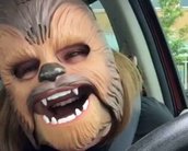 Mãe usa máscara do Chewbacca e sua felicidade viraliza no Facebook