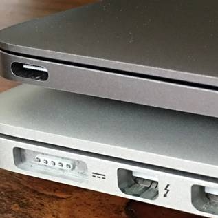 Imagem de Imagens vazadas indicam novo MacBook Pro com touchpad OLED e quatro UBS-C