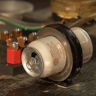 Imagem de Veja como explodir uma lata ao meio com eletromagnetismo