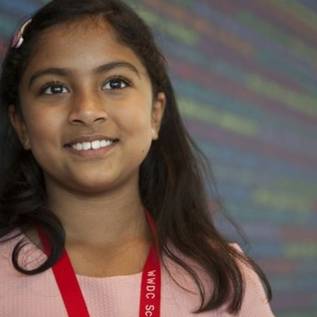 Imagem de Anvitha Vijay, a programadora de 9 anos que foi a um evento da Apple