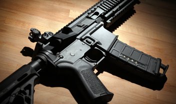 É possível sobreviver a um tiro disparado por um rifle AR-15?