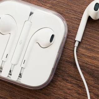 Imagem de Fotos vazadas de Apple EarPods indicam presença do Lightning