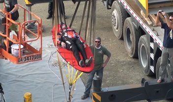 Bungee jump é datado: veja um atleta ser atirado por uma catapulta-humana