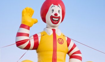 McDonald's não quer mais clientes vendo pornografia enquanto comem