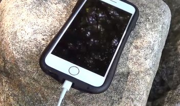 Confira um carregador de celular que funciona apenas com água