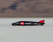 Piloto atinge 441 km/h e quebra recorde de velocidade no deserto de sal