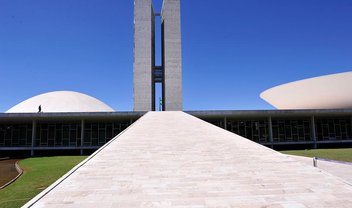 Ministério Público quer limitar gastos dos senadores com celulares