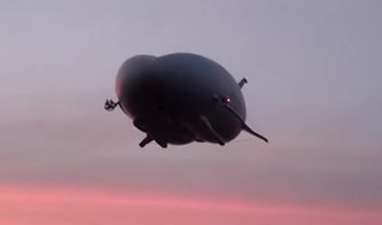 Airlander 10: dirigível de 90m de comprimento faz primeiro voo.... de novo