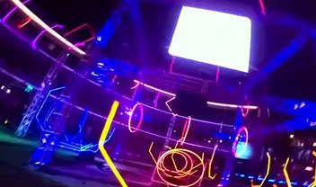 Assistir a uma corrida noturna de drones é entrar no mundo de Tron [vídeo]