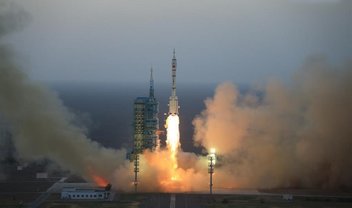 China inicia a missão tripulada ao espaço mais longa já feita