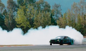 Piloto Vaughn Gittin Jr. manda um drift insano por quase 1 quilômetro!