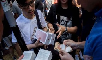 Chinesa pede iPhone 7 para os 20 namorados, vende todos e compra uma casa